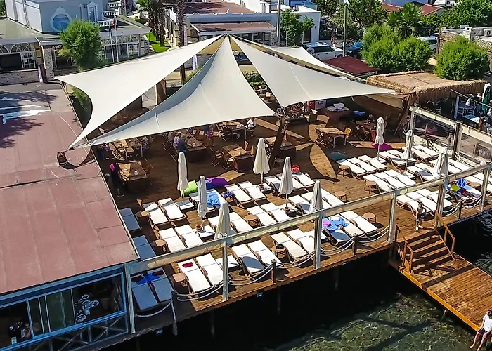 آرت سويتس 3*