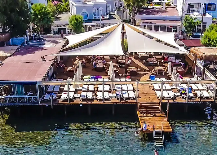 فندق آرت سويتس