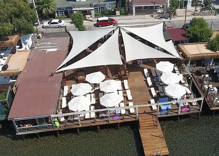 فندق آرت سويتس يالِكافاك