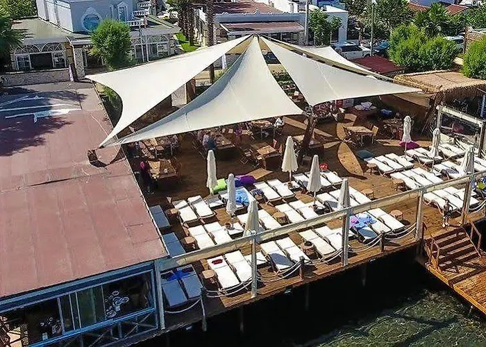 آرت سويتس 3* يالِكافاك